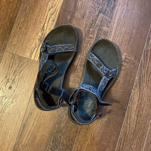 Teva Hurricane Sandals - Picture 1 of 5